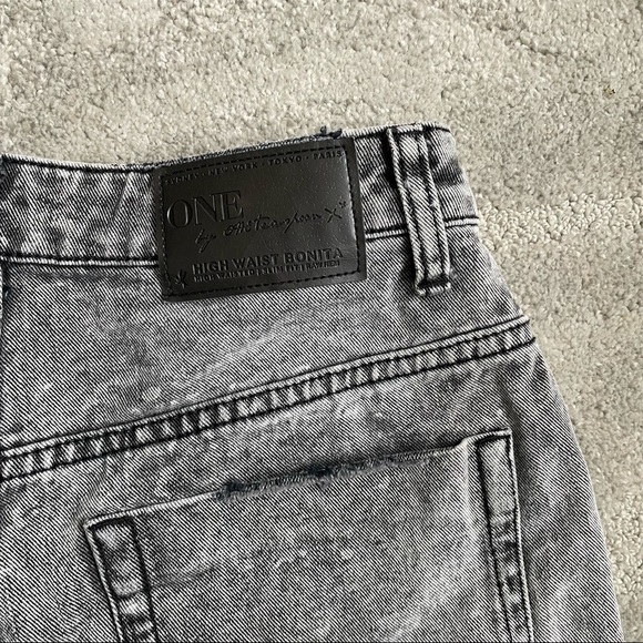 One Teaspoon High Waist Grey Society Acid Wash Fray Hem Bonita Jean Shorts Sz 26 - Picture 7 of 10